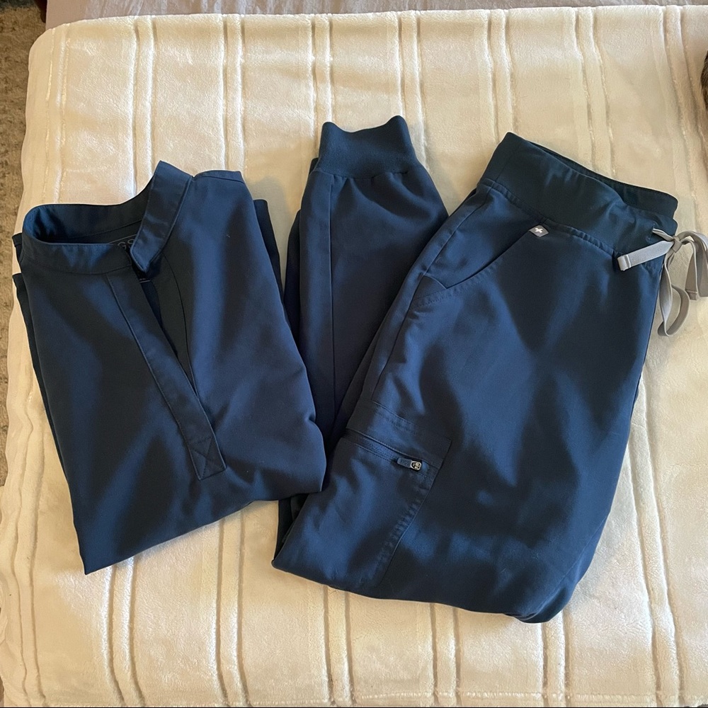 Figs navy scrub set